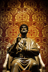 Fototapeta na wymiar Posąg św Piotra w Watykanie (Rzym, Włochy)