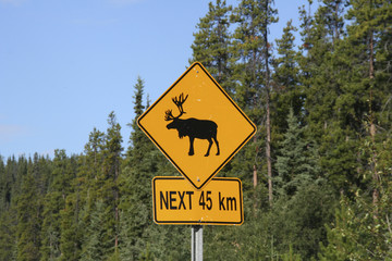 Hinweisschild am Alaska Highway, Yukon Territory - Kanada