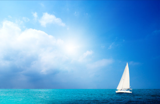 Fototapeta sailboat sky and ocean