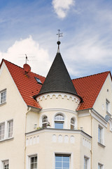 Fototapeta na wymiar Haus mit Turm