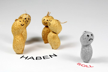 Soll und Haben mit Erdn&uuml;ssen dargestellt.