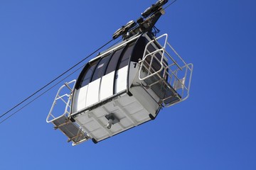 Ski lift cabin