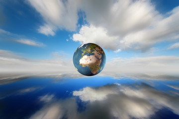 globo terraqueo y cielo © juanjo