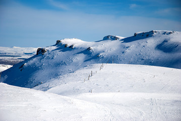 Fototapeta na wymiar montagne,neige,bleu,soleil