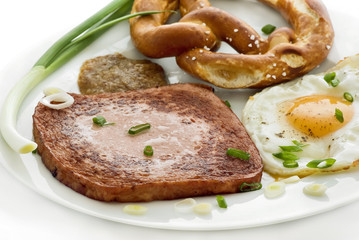 Leberkäse mit Spiegelei