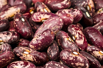 Kidney beans in wooden dish