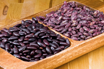 Kidney beans in wooden dish