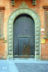 Fototapeta na wymiar Italy Bologna antique door