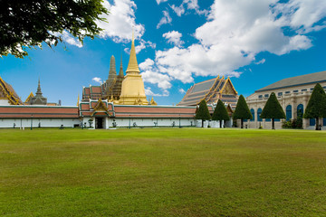 Gold palace in Bangkok © Guy Shapira