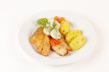 Gebratenes Kabeljaufilet mit Kartoffeln