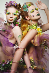 Obraz premium Women in flowers.