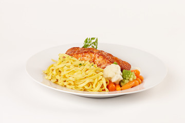 Lachsfilet in Kräutersauce mit Tagliatelle