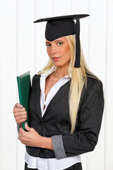 Graduation einer Studentinnach  Prüfung