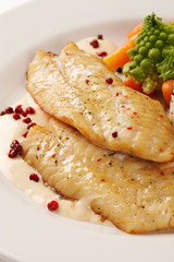 Rotbarschfilet gebraten mit Reis