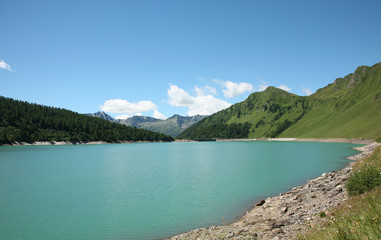 Fototapeta na wymiar górskie jezioro