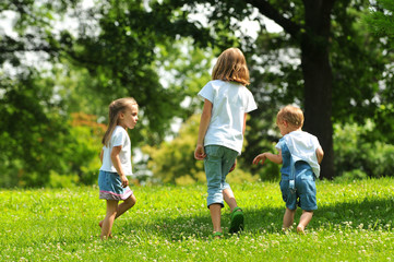 Obraz premium Children playing outdoors