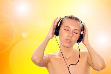 Naklejka premium happiness women in headphones and listening music
