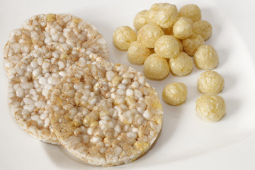 Reiswaffeln mit Hirsebällchen