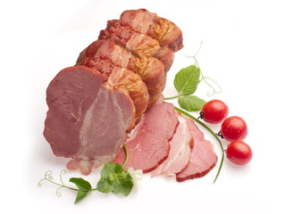 Ham decorated with tomatoes, onion and green pea leafs