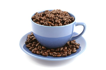 Fototapeta premium cup full of coffee beans close up isolated in studio