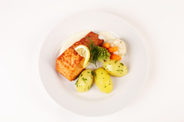 Lachsfilet in Zitronenbuttersauce