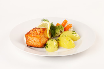 Lachsfilet in Zitronenbuttersauce