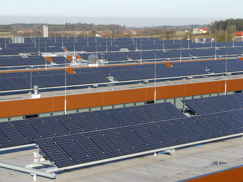 Photovoltaik Anlagen auf Betiebs Dächern
