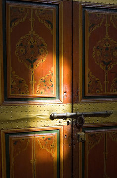 Painted door ligth playing