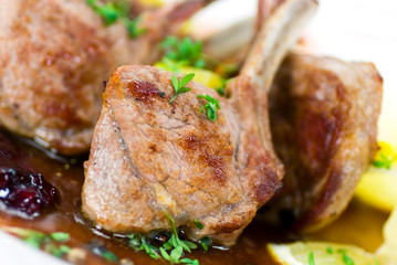 Filet vom Schwein,gebraten - mit Pilz,Salat