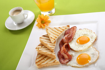 Fototapeta premium Breakfast - toasts, eggs, bacon