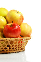 Ripe apples in a wum bowl