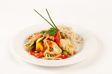 Asiatische Fischpfanne mit Mie-Nudeln