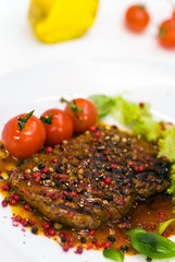 Pfeffer Steak mit Tomaten,Grünsalat,Soße