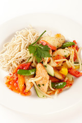 Asiatische Fischpfanne mit Mie-Nudeln