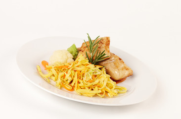 Geschmortes Knurrhahnfilet mit Nudeln