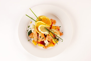Südsee-Fischpfanne mit Früchten und Curryreis