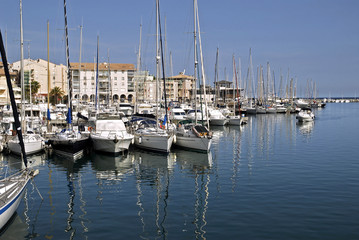 Fototapeta na wymiar Port Frejus we Francji