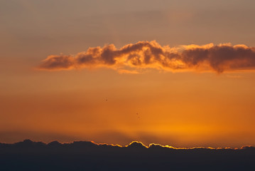 Sonnenaufgang über den Wolken