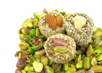 Sweet cookies with figs and pistachios