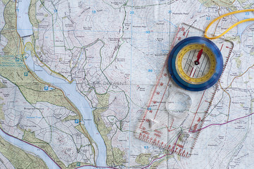 Fototapeta na wymiar Mapa i kompas