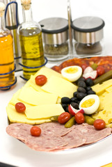 Kalte Platte mit Wurst-Sorten,Ei,Salat