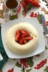 Ciambella di gelato e fragole - Dolci