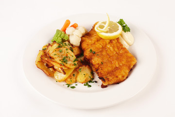 paniertes Seelachsfilet mit Bratkartoffeln