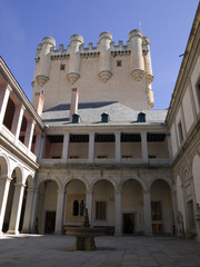 Fototapeta na wymiar Główny sąd Alcazar w Segowii, Hiszpania