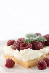 Himbeerwaffel mit Sahne