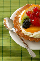 Cake with fresh fruits
