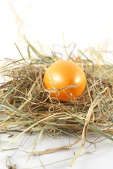 osterei im stroh