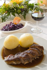Gänsebrust in knuspriger Honigkruste