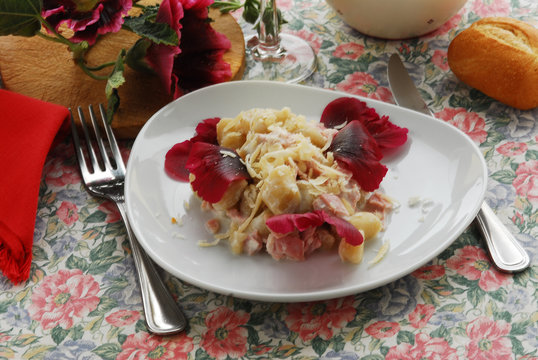 Gnocchi al malvone - Primi cucina alle erbe e fiori