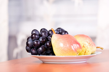 Naklejka na ściany i meble grapes and pears